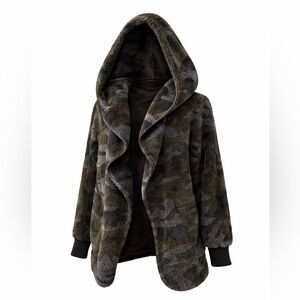 New with Tag! $129 Hem & Thread Camouflage Faux Fur Hooded Jacket One Size